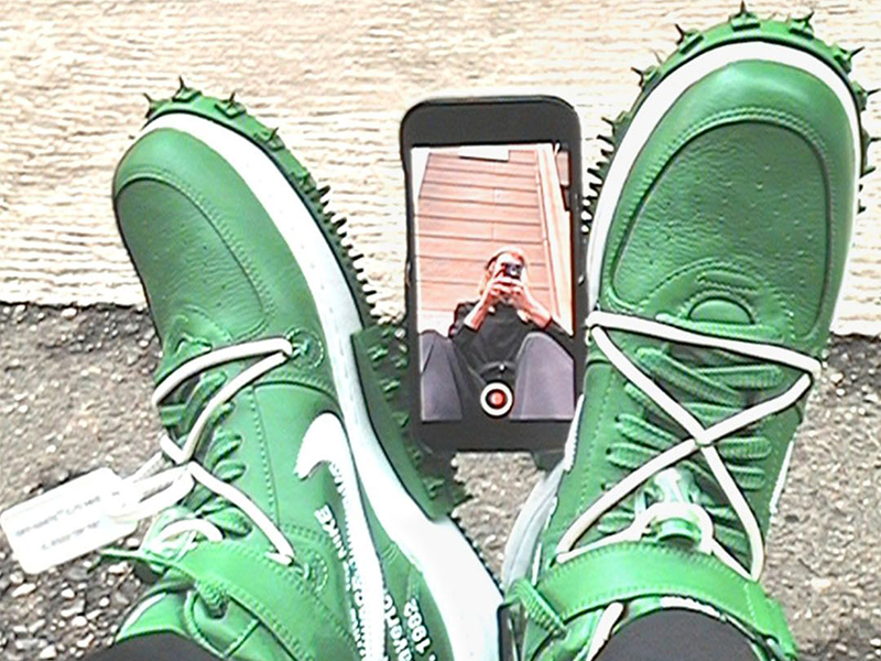 حذاء AF1 بجزء علوي متوسّط ولون أخضر صنوبري من Off-White وNike
